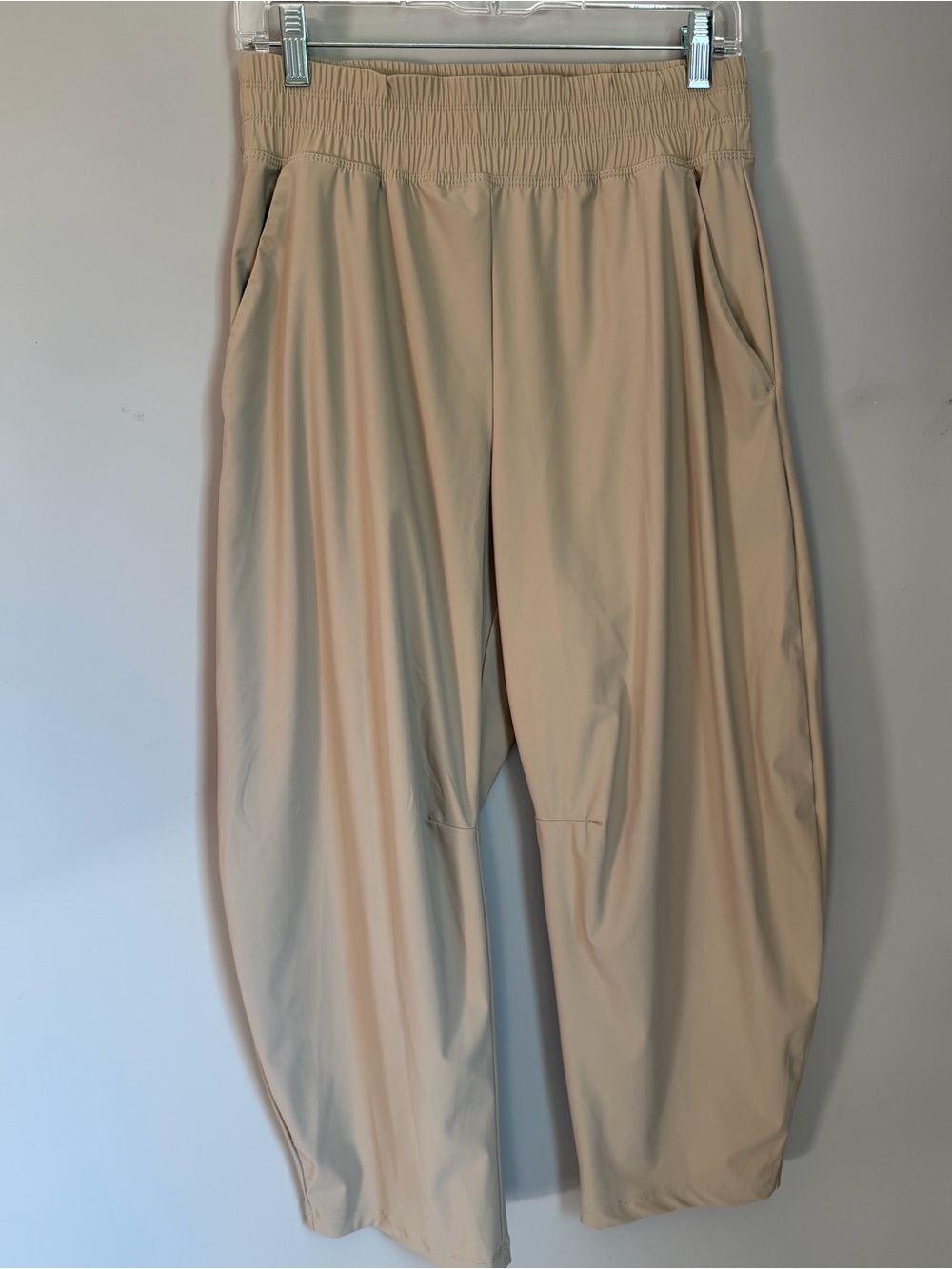 Old Navy Sleek tech Barrel Pants in Savanna Grass